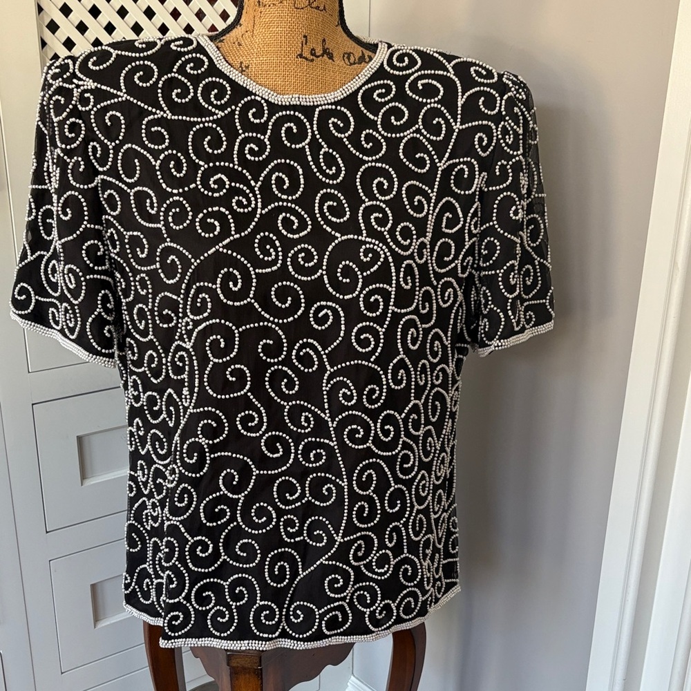 Black and White Swirl Pattern Women's Top